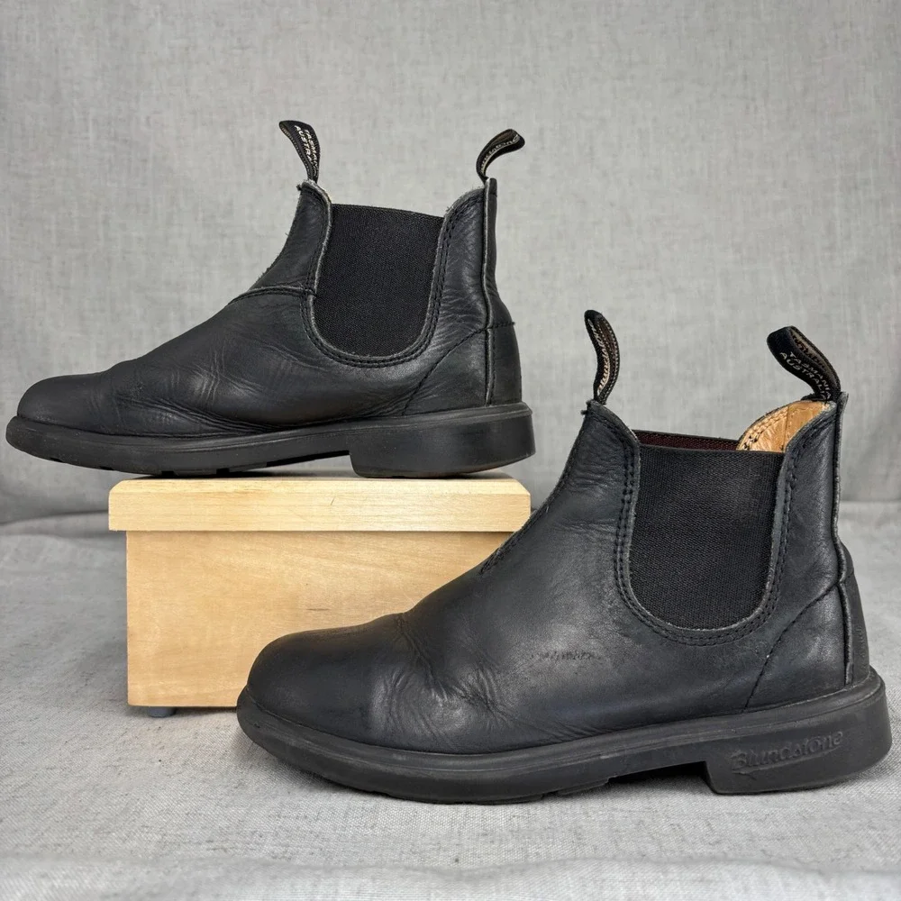 Blundstone Kids Series Black Leather Chelsea Boots Pull On Big Kids US Size 3